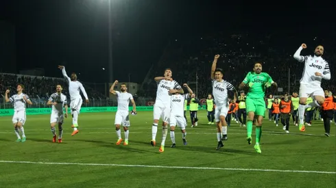 Juventus extend Serie A lead, 9-man Milan win