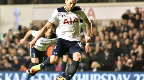 Kane keeps Spurs title hopes burning
