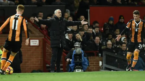 Fuming Mourinho shows strain as Man Utd problems mount