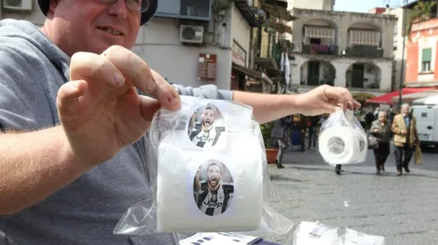 Napoli fans plot fiery reception for 'Judas' Higuain