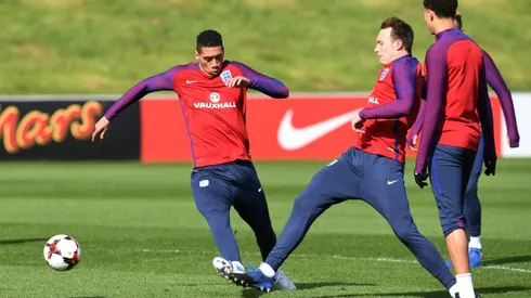 Man Utd's Jones, Smalling sidelined with 'long-term' injuries