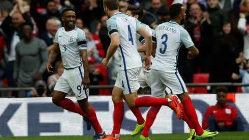 Defoe marks comeback as England toil to World Cup qualifier win