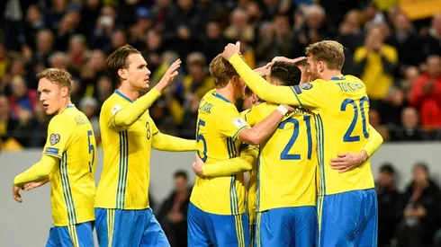 Sweden cruise, unbeaten Swiss on track for Russia