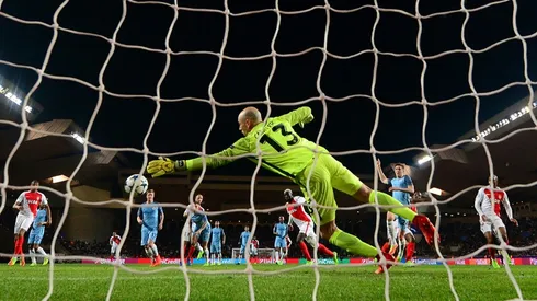 Sagna calls for City response, Chelsea on title march