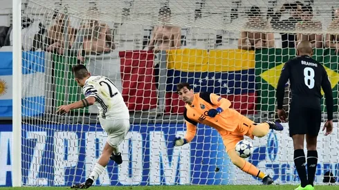 Dybala fires Juve past depleted Porto