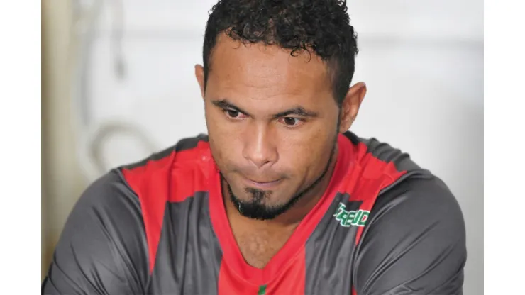 Brazilian club signs goalie convicted in murder