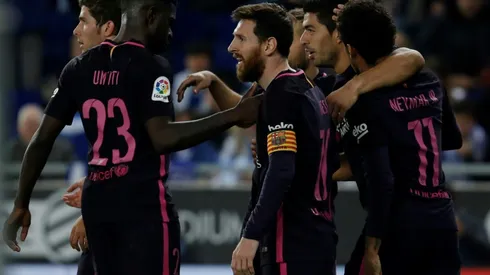 Suarez double keeps Barca level with Madrid