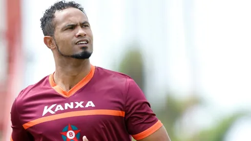 Brazil court orders 'murder' goalkeeper back to prison