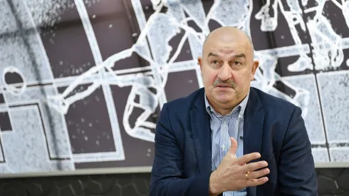 Russia boss juggles expectations, ageing squad and growing angst