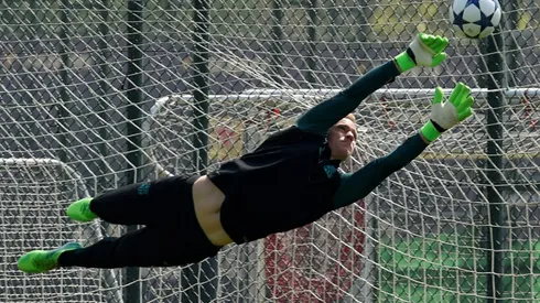 Barcelona, Dortmund clutching Champions League lifelines