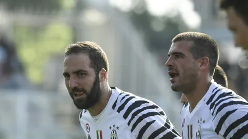 Higuain fires Juve towards scudetto, Napoli close on Roma