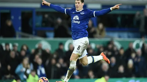 Everton ban Sun tabloid over Barkley article