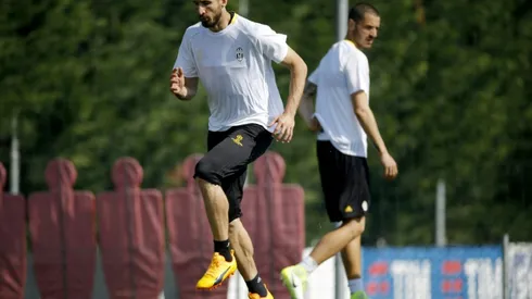 Chiellini starts at back for Juve against Barcelona