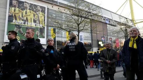 Explosion near Dortmund team bus, one injured - police