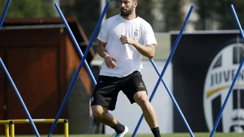 Barca to target Juve hot-shots Higuain, Dybala