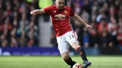 Manchester United manager Mourinho bridges gap with defender Shaw