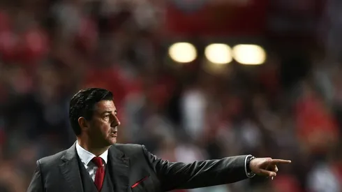 Benfica coach Vitoria signs extended deal