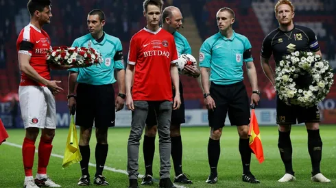 Charlton honor policeman killed in London attack