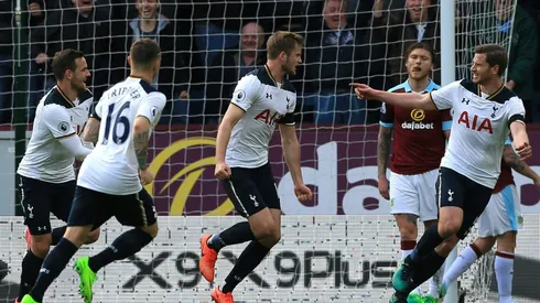 Spurs sink Burnley to keep title hopes alive