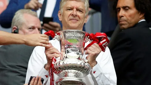 Wenger signs new two-year Arsenal contract