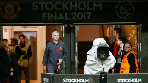 Grief-torn Man Utd summon nerve for final test