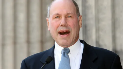 Portsmouth approve sale to ex-Disney boss Eisner