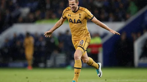Four-goal Kane eyes golden boot after crushing Leicester