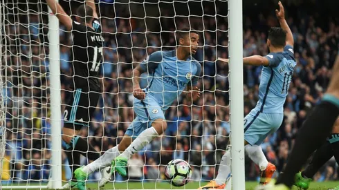 Zabaleta bows out as Manchester City climb to third
