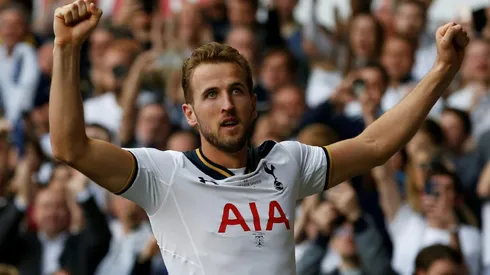 Kane sinks Manchester United in Tottenham's Lane farewell