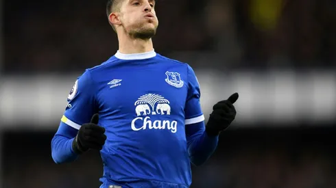 Mirallas signs new Everton contract