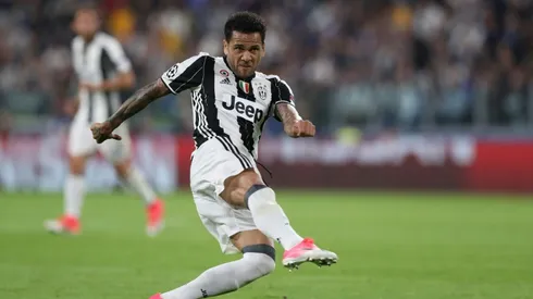 Alves special sends ruthless Juve into final