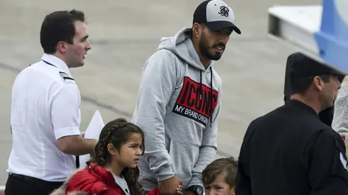 Football stars land in Argentina for Messi's wedding