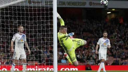 Everton in double swoop for Pickford, Klaassen