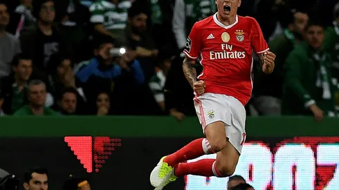 Manchester United complete £31 million signing of Lindelof