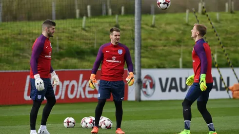 Heaton to replace Hart for England-France friendly