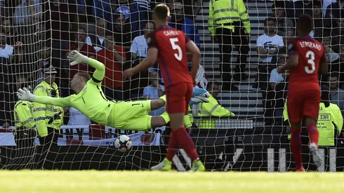 Under-fire England goalkeeper Hart to sit out France game