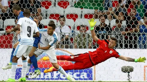 Italy cruise past Uruguay in football as Gimenez has disaster