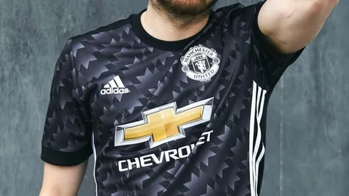 Manchester United away jersey for 2017/18 season inspired by 1990-92 away kit