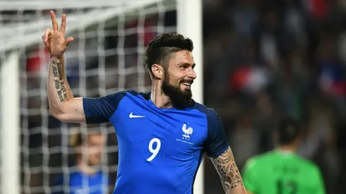 Giroud hat-trick lifts France past Paraguay