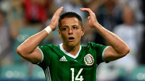 West Ham snap up Mexico football star Hernandez