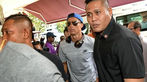 Ronaldo visits Valencia FC owner Lim in Singapore