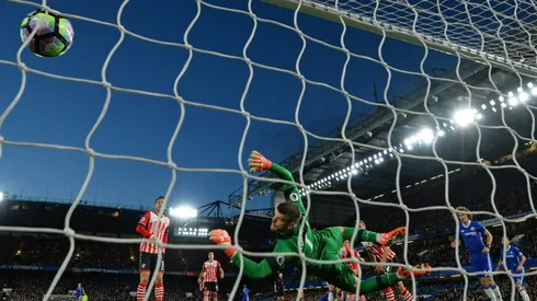 England goalkeeper Forster pens new Saints deal