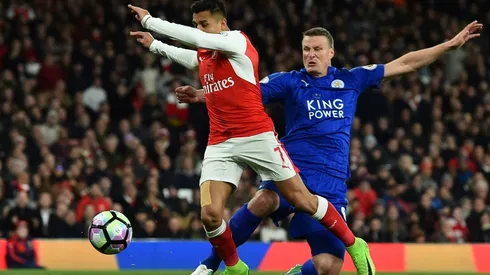 Leicester's Huth set for lengthy lay-off after ankle op