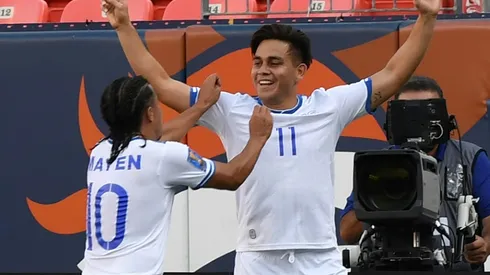 El Salvador strikes early to subdue Curacao