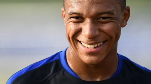 Mbappe transfer overshadows crunch France qualifier