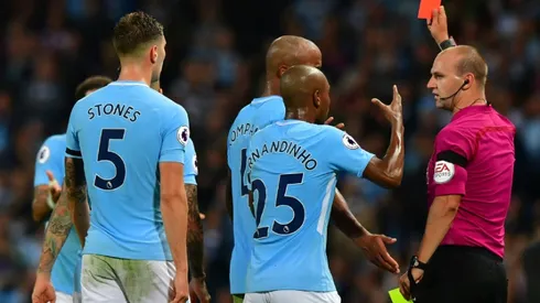 Walker sorry for Manchester City red card