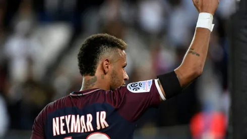 Brilliant Neymar dazzles again in PSG romp