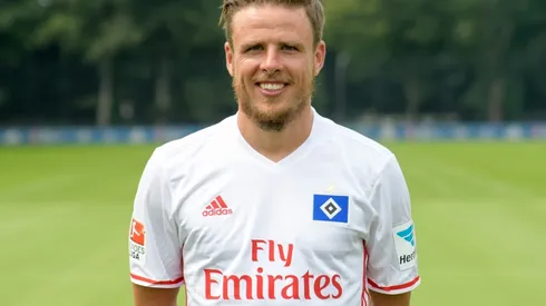 Hamburg's Mueller tears knee ligament celebrating goal