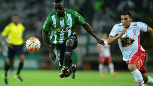 Spurs pay club record fee for Colombian defender Sanchez