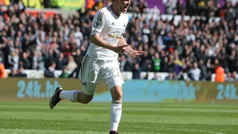 Sigurdsson's record move to Everton hinges on medical